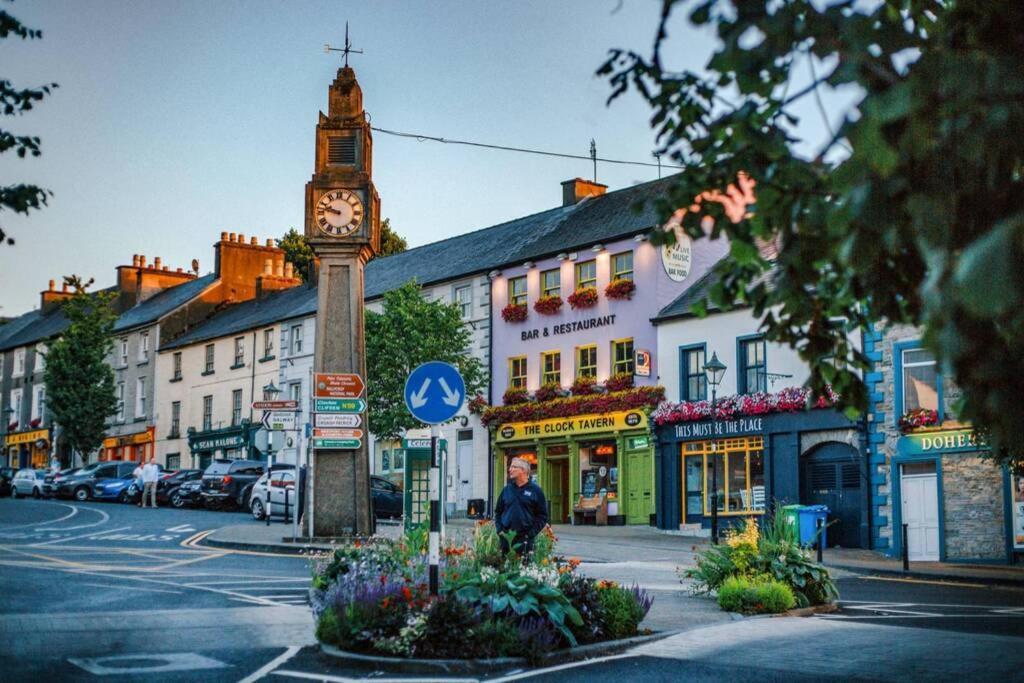 Appartement Clew Bay Balcony Views - Westport Quay Apt Extérieur photo